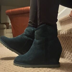 Ash Embossed Gray Sole